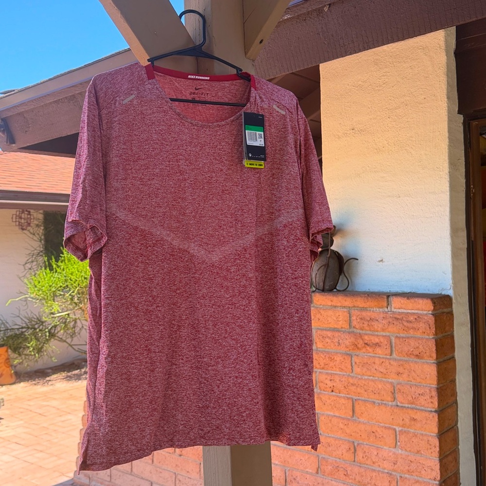 NEW with tags Nike Dri-FIT MOVE TO ZERO Running Tee - Men's Large - red Heather